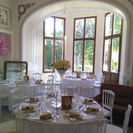 Chateau De Crenille *