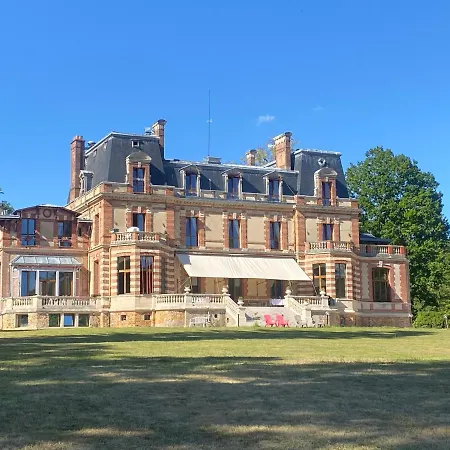 Chateau De Crenille Bed & Breakfast *
