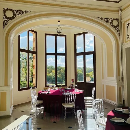 Chateau De Crenille * Chaumes-en-Brie