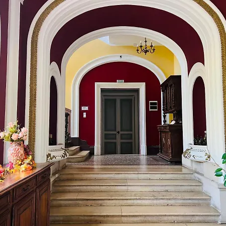 Chateau De Crenille Bed & Breakfast *