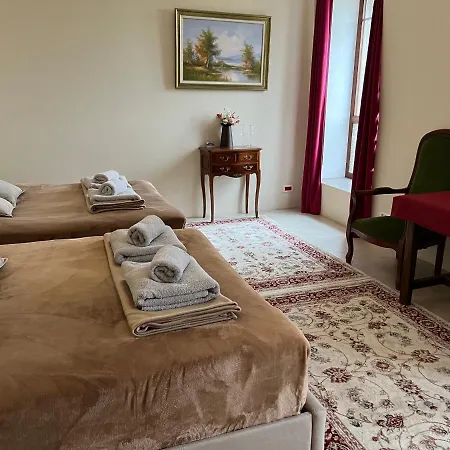 Chateau De Crenille Bed & Breakfast
