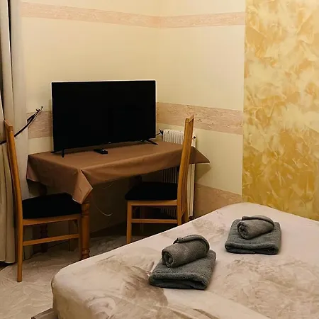 Chateau De Crenille Bed & Breakfast *