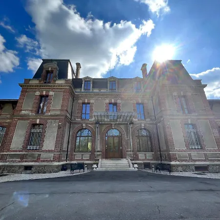 Chateau De Crenille * Chaumes-en-Brie