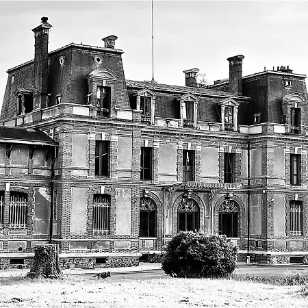 Chateau De Crenille *