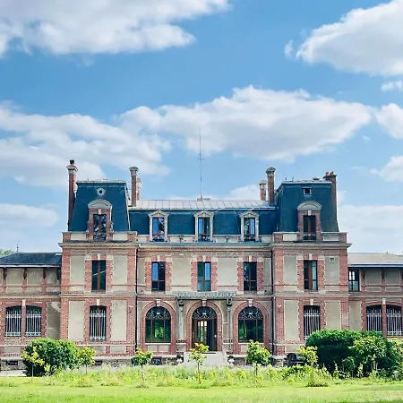 Chateau De Crenille *