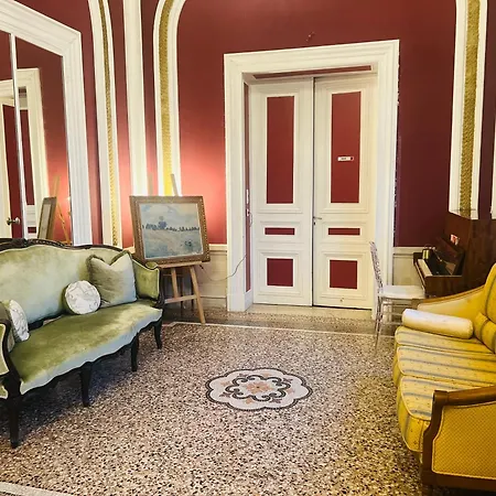 Chateau De Crenille 3*