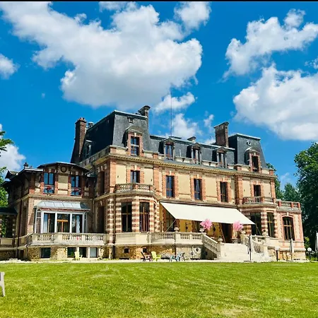 Chateau De Crenille * Chaumes-en-Brie