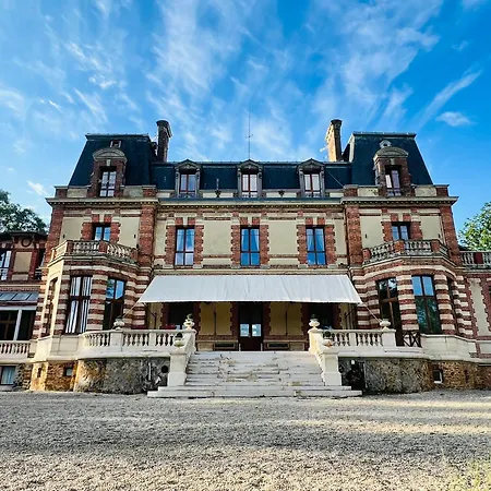 Bed & Breakfast Chateau De Crenille 3*