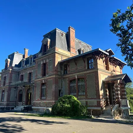 Chateau De Crenille * Chaumes-en-Brie