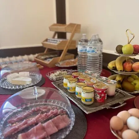 Chateau De Crenille Bed & Breakfast *